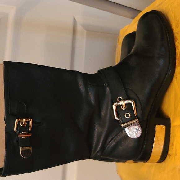 Black Vince Camuto Winchell Moto Boots - Picture 2 of 6
